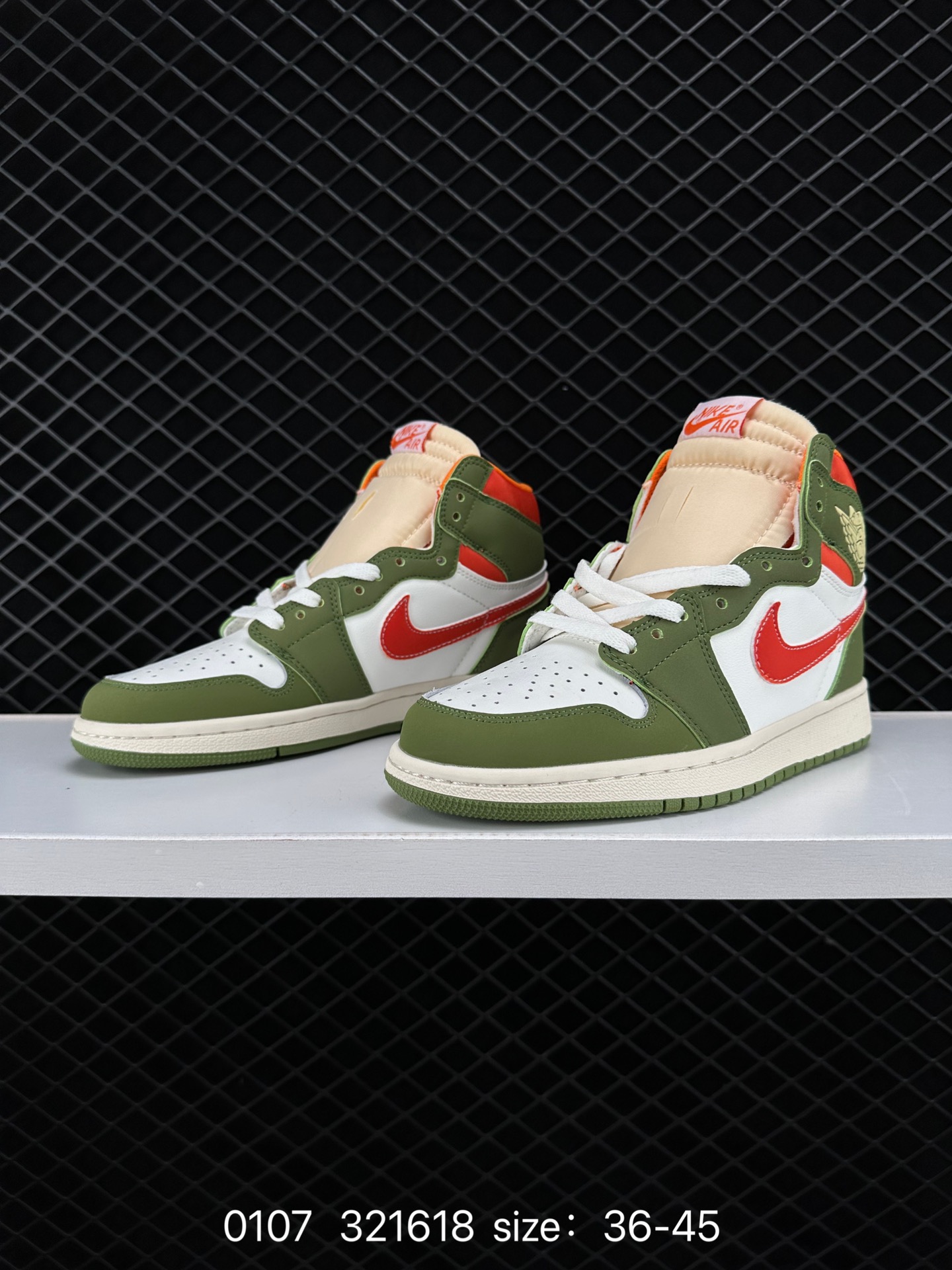 Nike Air Jordan 1 Retro High OG”Black/White“